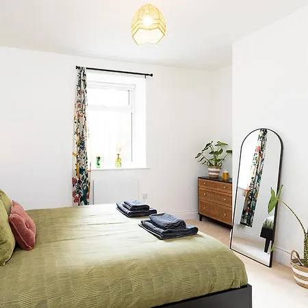 Apartment Esplanade Retreat - Stylish 1 Bed With Patio