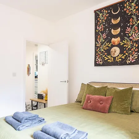 Apartment Esplanade Retreat - Stylish 1 Bed With Patio *