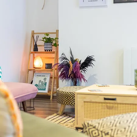 Esplanade Retreat - Stylish 1 Bed With Patio דירה *